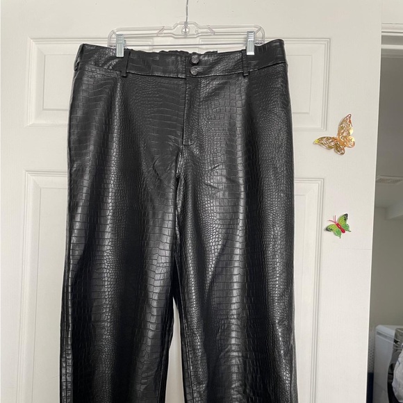 NWT Chico’s Faux Crocodile Wide Leg Crops - Picture 8 of 9